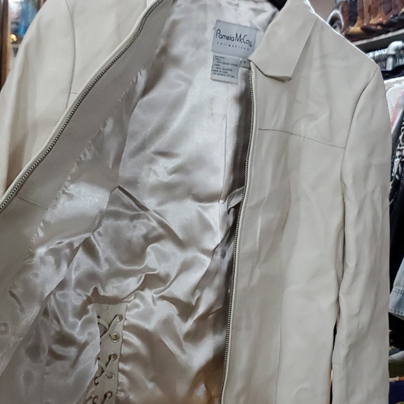 Womens off white leather jacket by Pamela McCoy - Picture 4 of 5